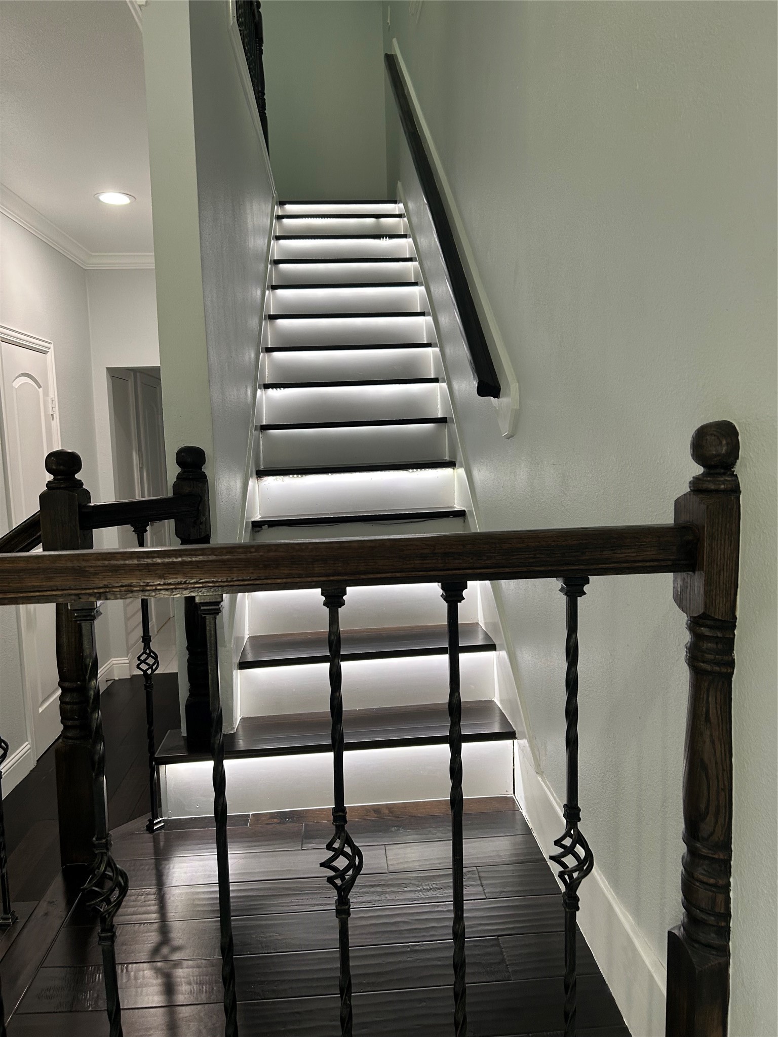 840 Threadneedle Street, Unit 220 Houston, TX 77079 - Photo 9 of 20 Staircase features step lighting that activates ensuring safe and easy navigation.