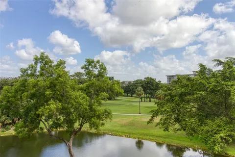 $259,900 | 4015 West Palm Aire Drive, Unit 506, Pompano Beach, FL 33069