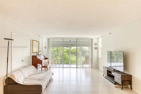 $259,900 | 4015 West Palm Aire Drive, Unit 506, Pompano Beach, FL 33069