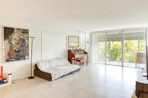 $259,900 | 4015 West Palm Aire Drive, Unit 506, Pompano Beach, FL 33069