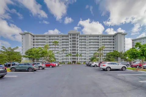 $275,000 | 4015 West Palm Aire Drive, Unit 506, Pompano Beach, FL 33069