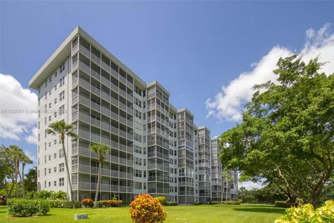 $275,000 | 4015 West Palm Aire Drive, Unit 506, Pompano Beach, FL 33069