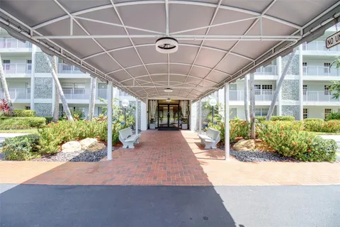 $275,000 | 4015 West Palm Aire Drive, Unit 506, Pompano Beach, FL 33069