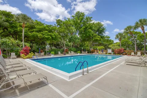 $259,900 | 4015 West Palm Aire Drive, Unit 506, Pompano Beach, FL 33069