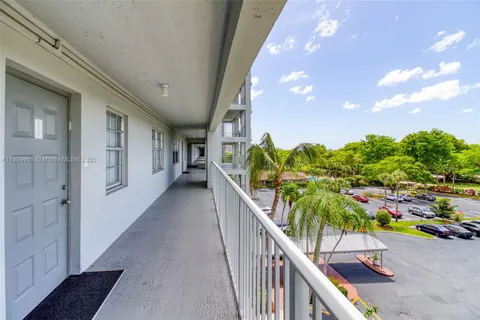 $275,000 | 4015 West Palm Aire Drive, Unit 506, Pompano Beach, FL 33069