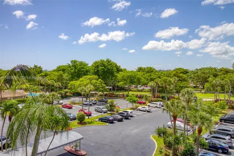 $259,900 | 4015 West Palm Aire Drive, Unit 506, Pompano Beach, FL 33069