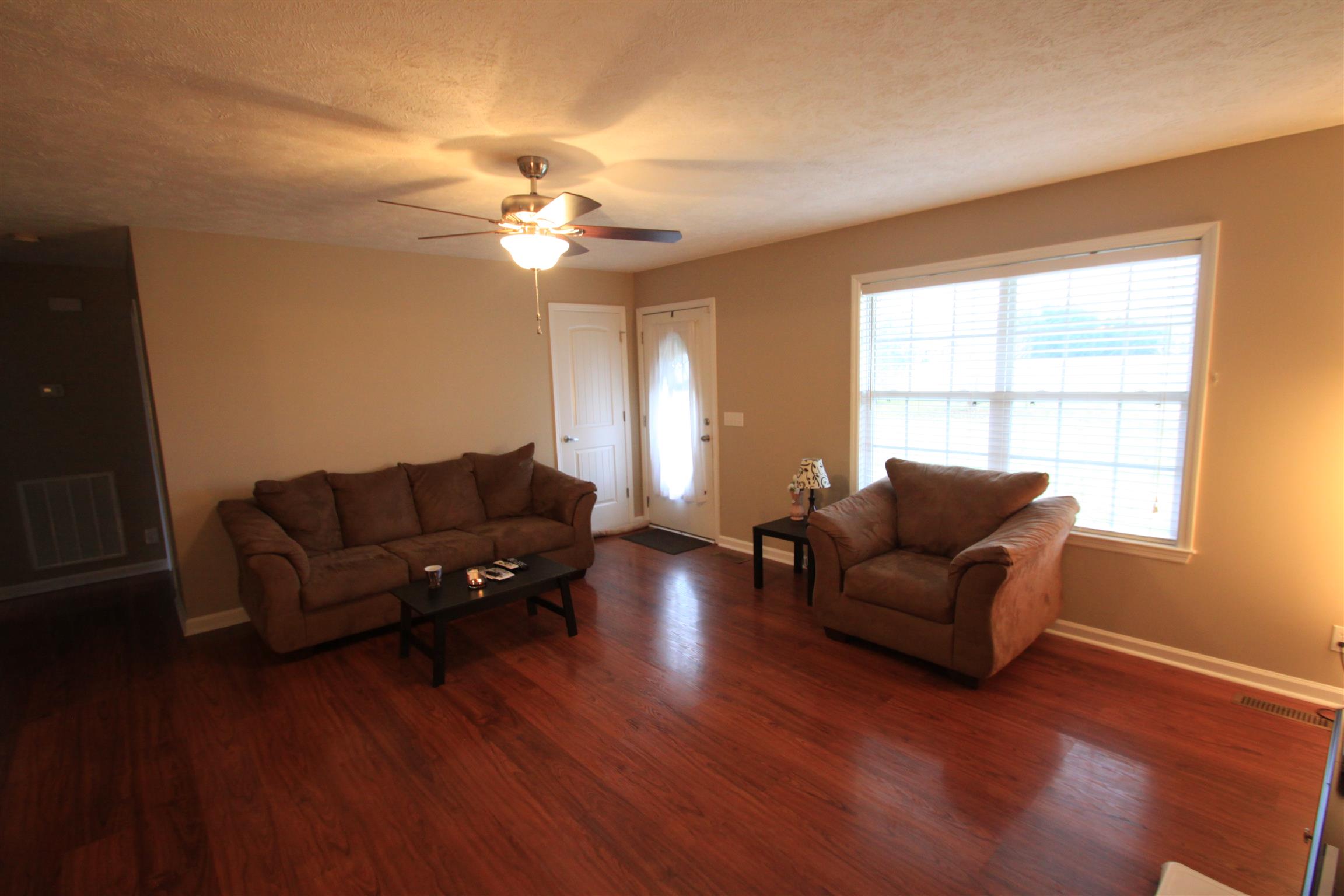 140 Ferrells Loop Road Manchester, TN 37355 - Photo 4 of 17 a living room with furniture and a window