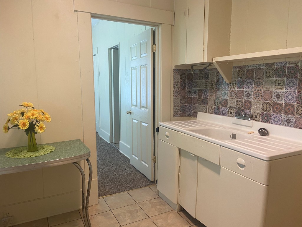 401 West 38th Street, Unit B Austin, TX 78705 - Photo 9 of 17 a bathroom with a sink a toilet and shower