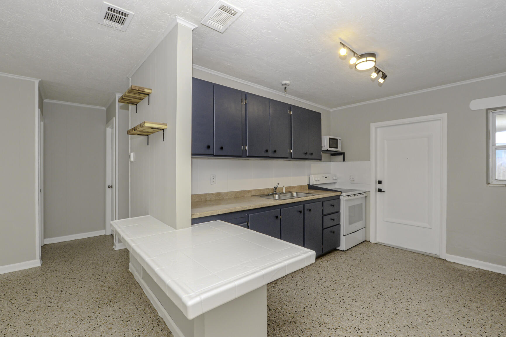 377 Southeast Tejon Street Stuart, FL 34994 - Photo 15 of 23 LR-3655