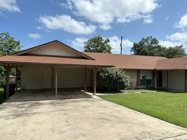 $1,195 | 317 Briarwood Drive, New Braunfels, TX 78130