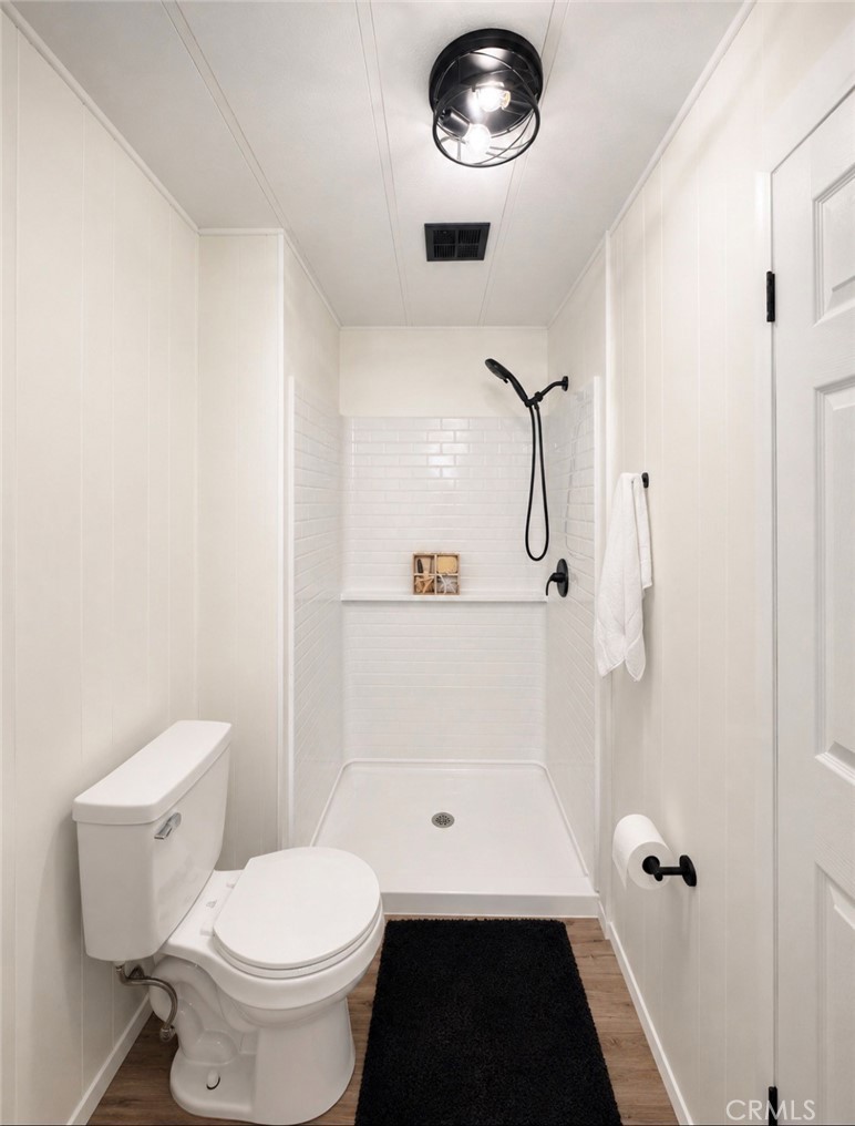 9391 California Avenue, Unit 109 Riverside, CA 92503 - Photo 22 of 24 Guest Bathroom