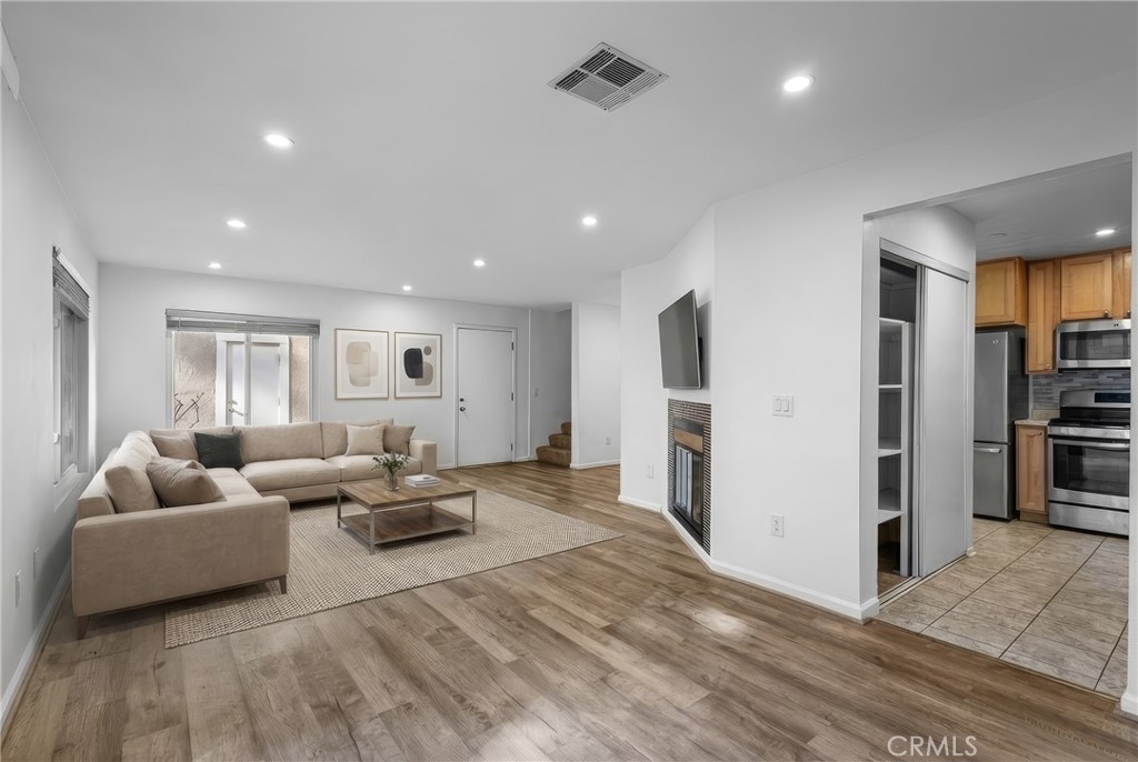 31315 The Old Road, Unit D Castaic, CA 91384 - Photo 5 of 33 Virtual Staged