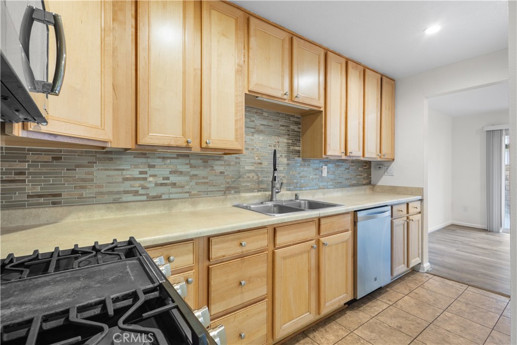 31315 The Old Road, Unit D Castaic, CA 91384 - Photo 7 of 33