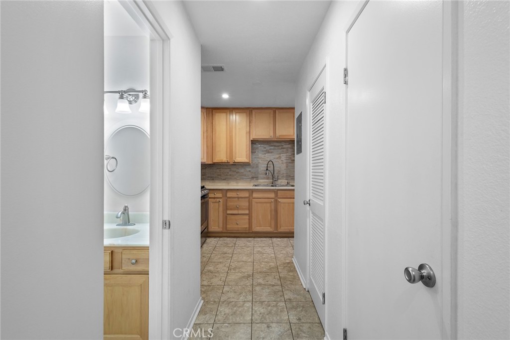 31315 The Old Road, Unit D Castaic, CA 91384 - Photo 10 of 33
