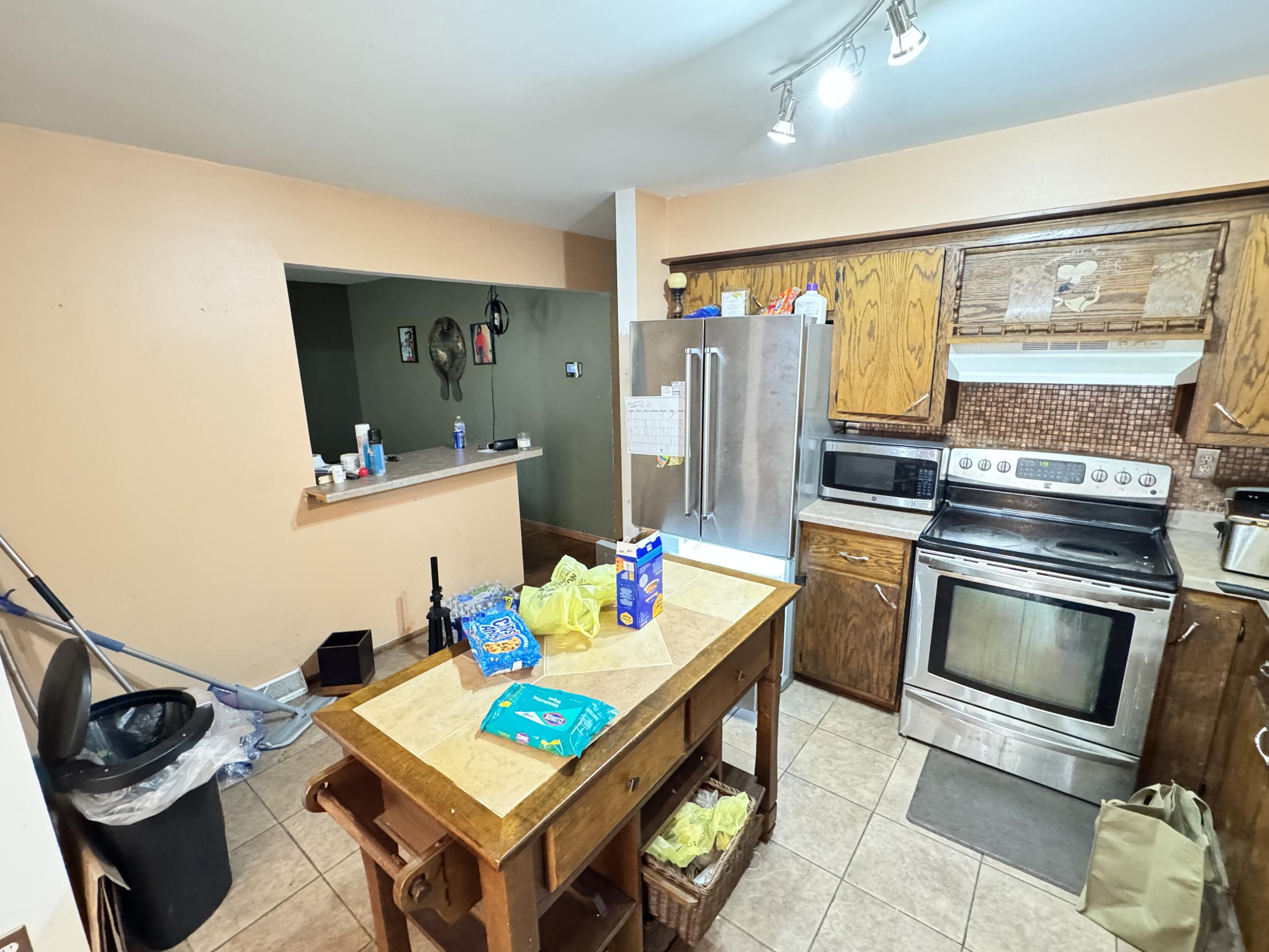 5936 North 84th Street Milwaukee, WI 53225 - Photo 7 of 18 lower- kitchen2