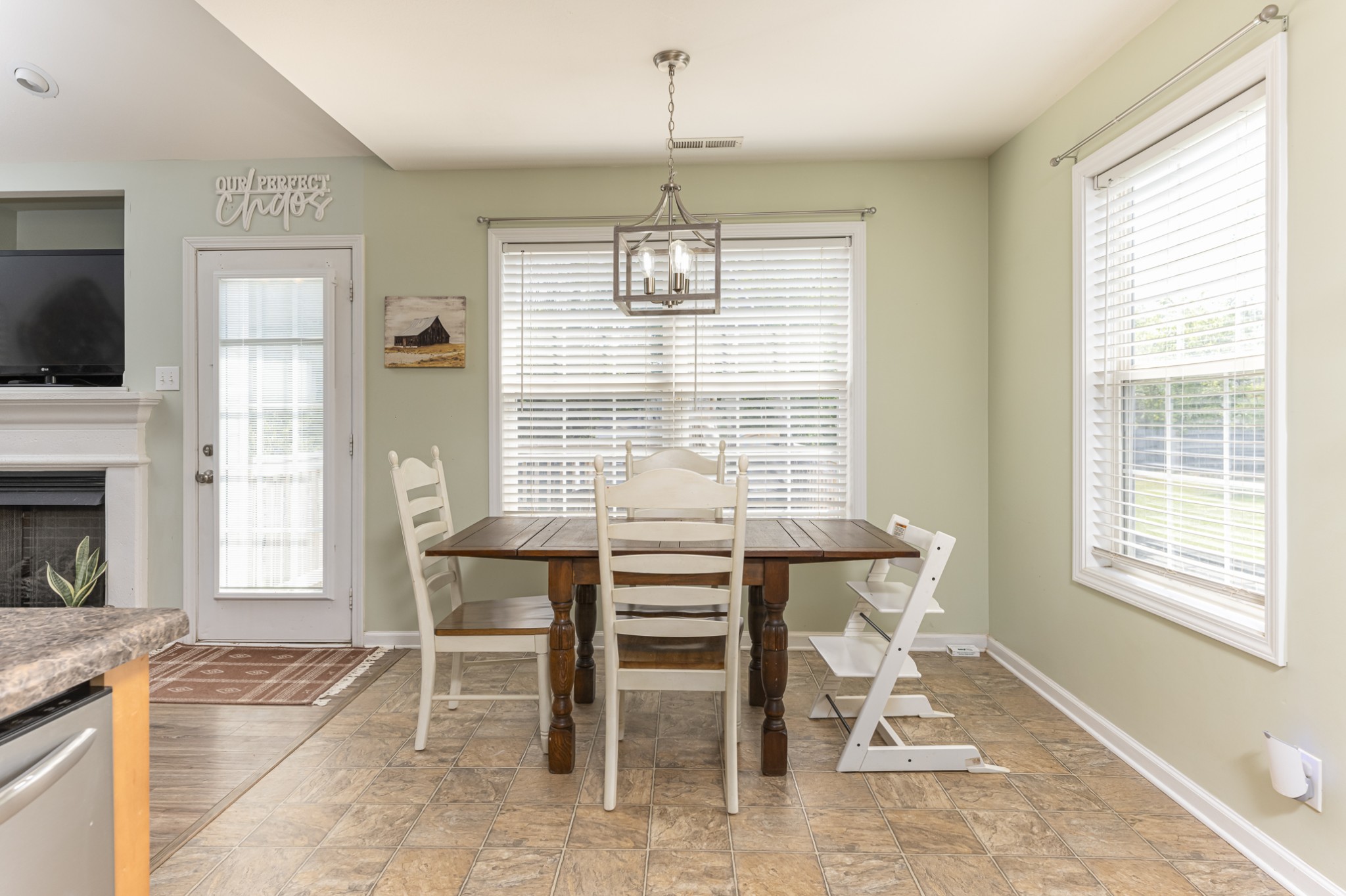 1885 Patton Road Clarksville, TN 37042 - Photo 15 of 34 Breakfast nook