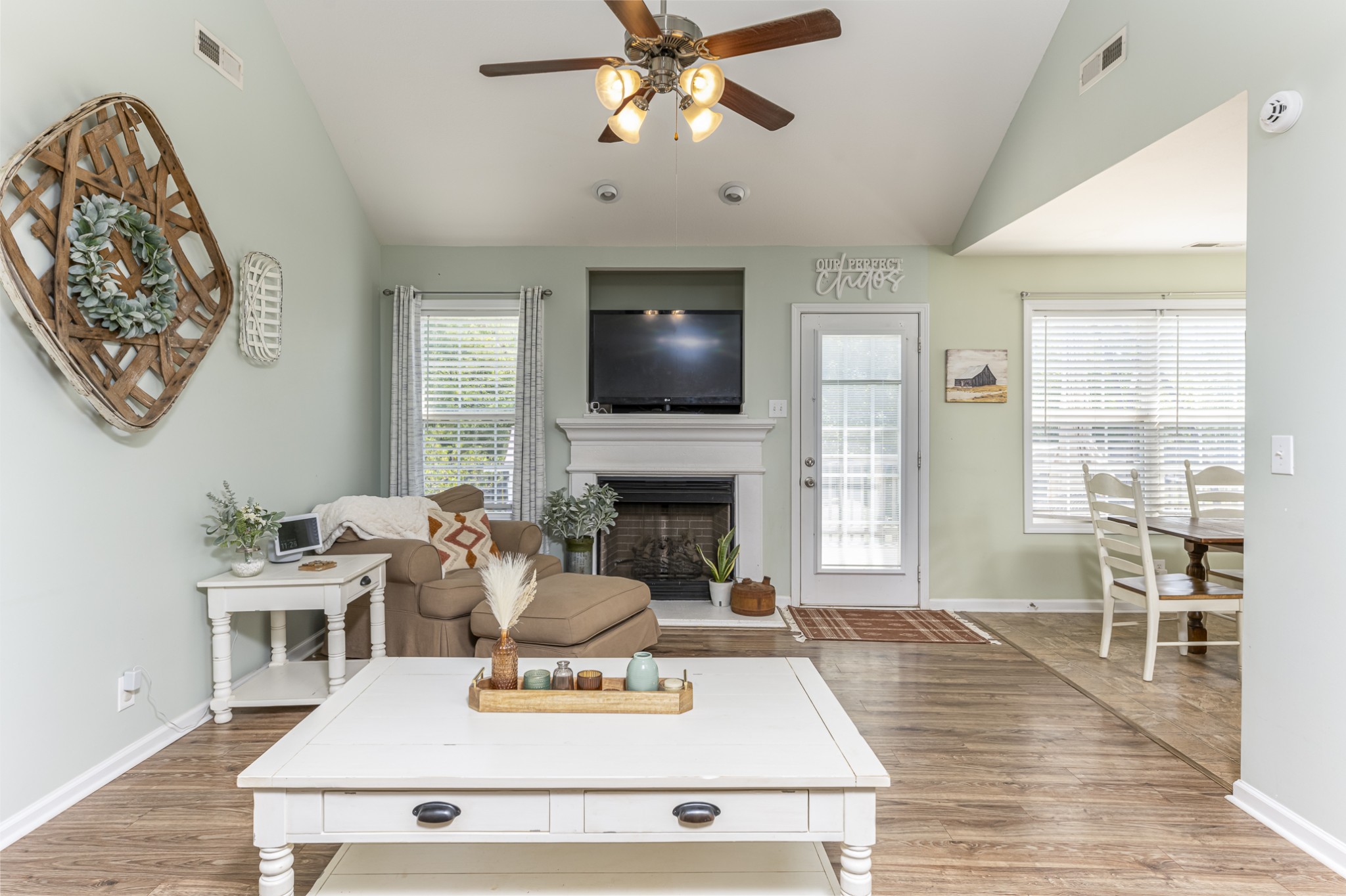 1885 Patton Road Clarksville, TN 37042 - Photo 18 of 34 Living room with gas fireplace; propane tank conveys.
