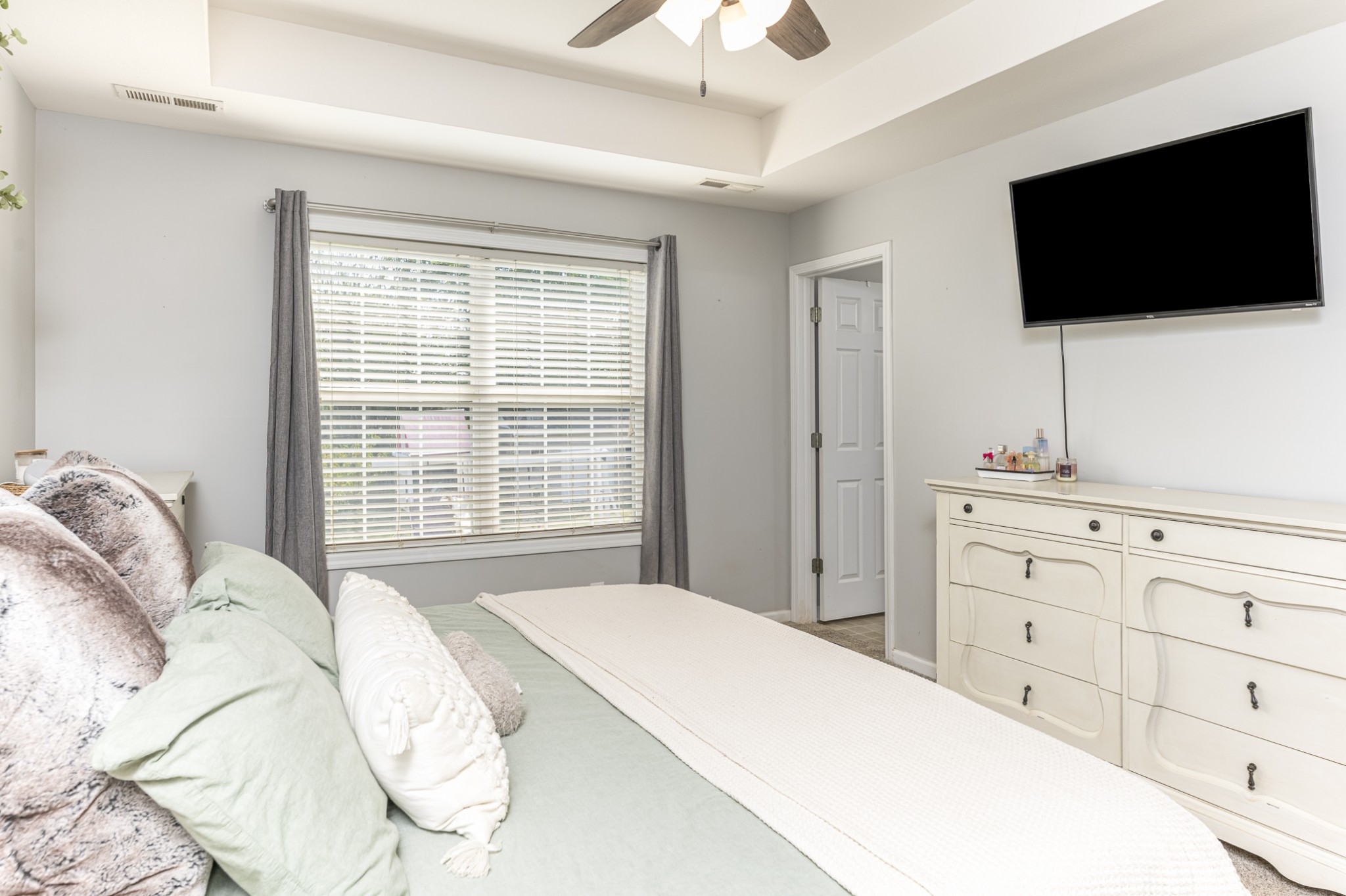 1885 Patton Road Clarksville, TN 37042 - Photo 5 of 34 Primary with trey ceiling