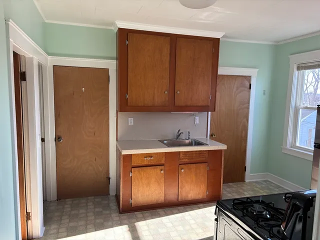 $1,500 | 112 Prospect Street, Unit 2, Somerset, MA 02726