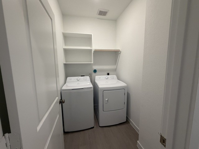 2514 Rose Gold Drive Rosharon, TX 77583 - Photo 22 of 27 a utility room with dryer and washer