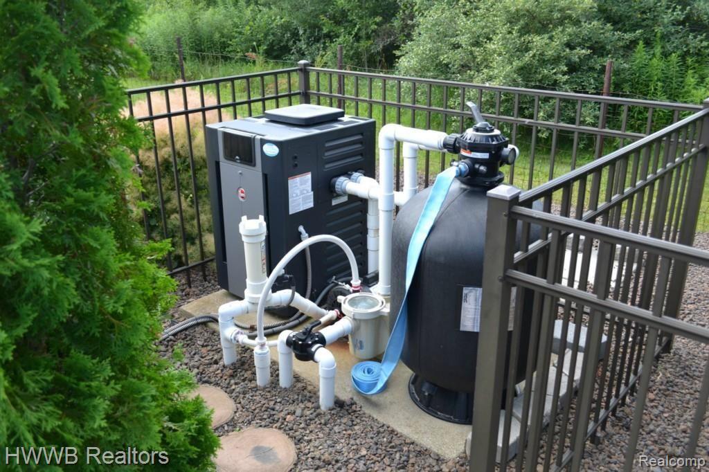 1080 Maple Leaf Drive Rochester, MI 48309 - Photo 38 of 41 New Pool Heater and Filter