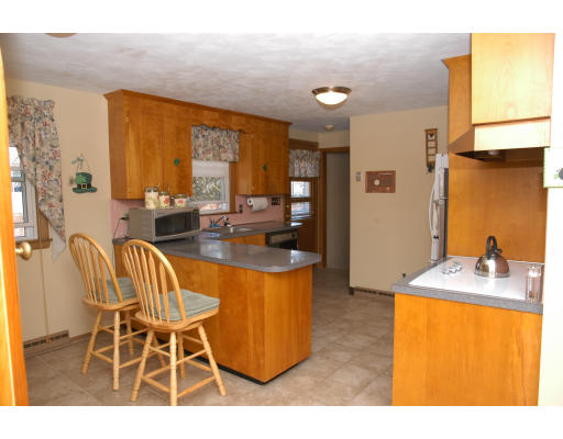 34 Peacedale Road Cumberland, RI 02864 - Photo 4 of 12