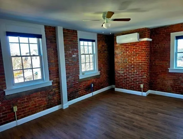 $2,100 | 44 Union Street, Unit 3, New Bedford, MA 02740