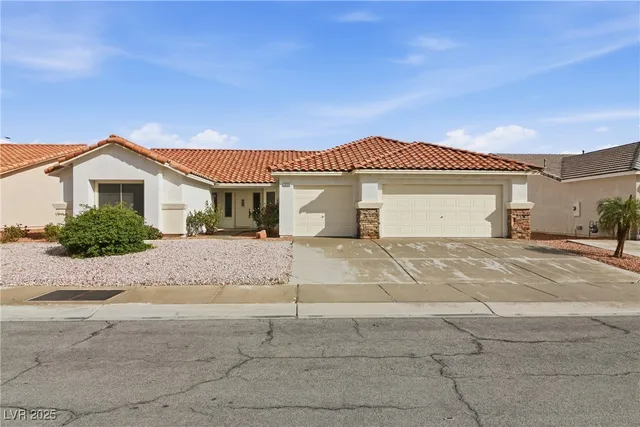 $2,500 | 3608 Connell Street, Las Vegas, NV 89129