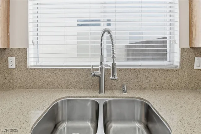 $2,500 | 3608 Connell Street, Las Vegas, NV 89129