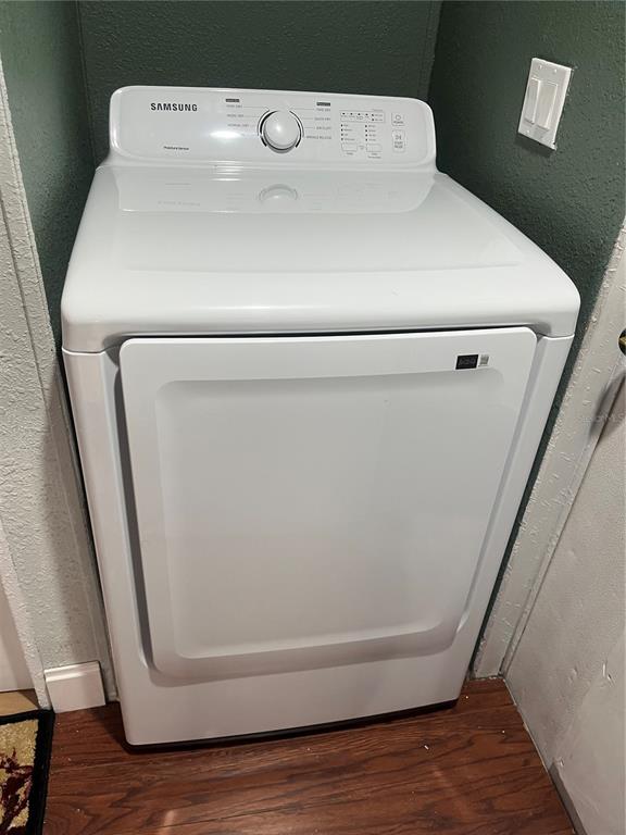 10330 Northeast 90th Street Bronson, FL 32621 - Photo 10 of 28 a close up view of washer and dryer
