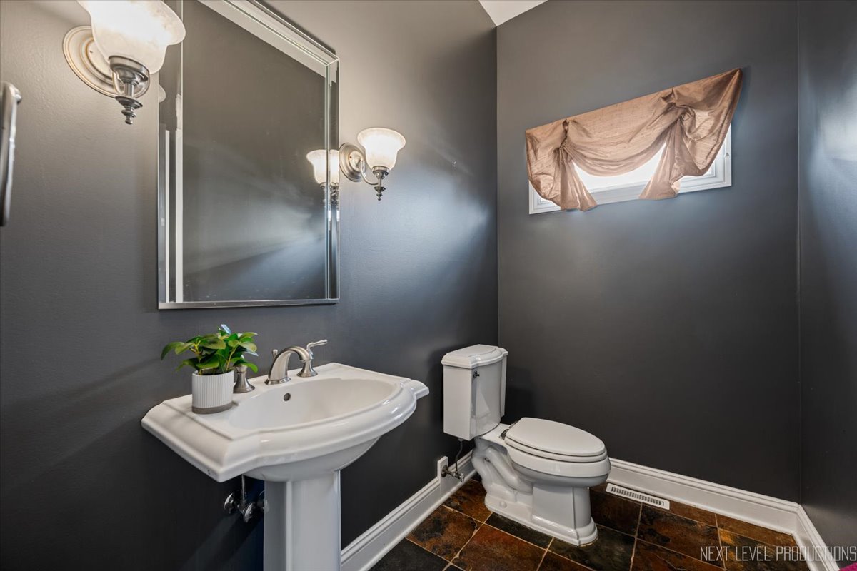 2441 Bird Lane Batavia, IL 60510 - Photo 14 of 43