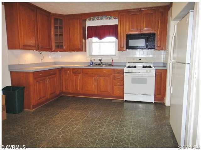 5407 Raleigh Road Henrico, VA 23231 - Photo 9 of 12 Kitchen - Newer oak cabinets, gas range, built-in