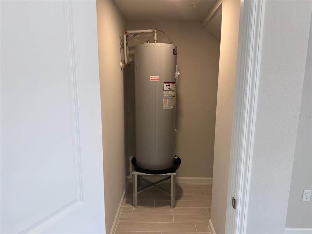 611 Pothos Street Apopka, FL 32703 - Photo 12 of 34 a balcony with table and chairs