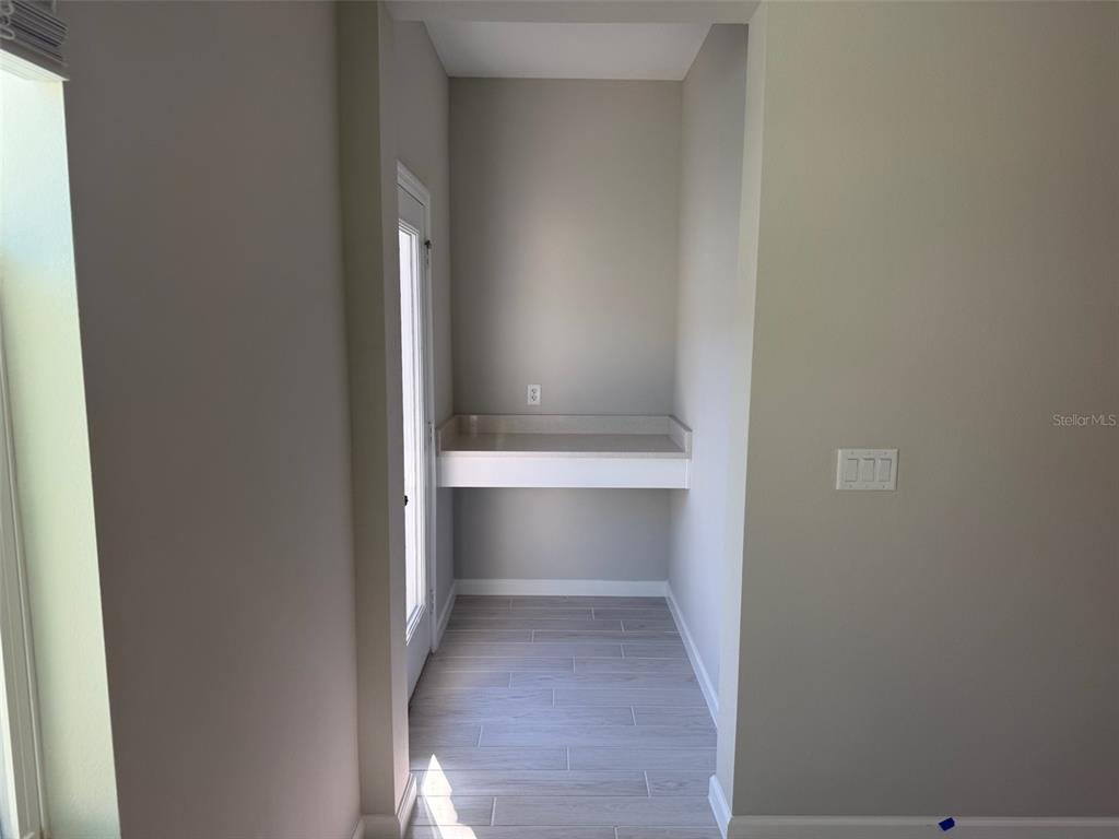 611 Pothos Street Apopka, FL 32703 - Photo 9 of 34 a view of walk in closet