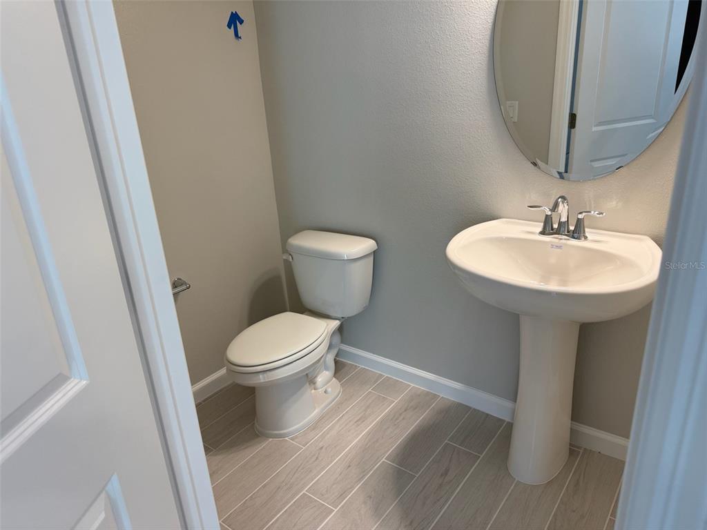 611 Pothos Street Apopka, FL 32703 - Photo 10 of 34 a bathroom with a sink and a mirror