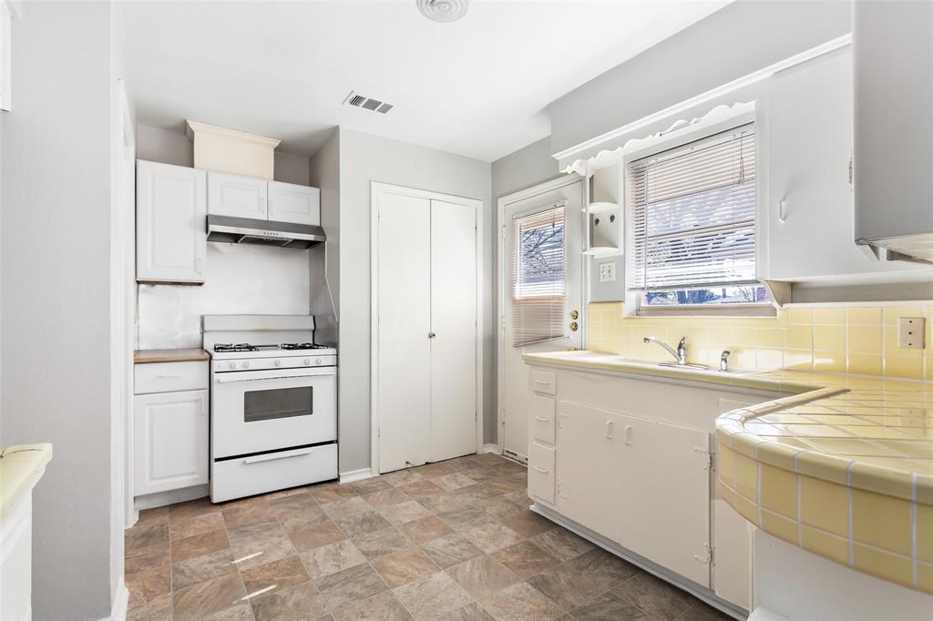 6520 St Moritz Avenue Dallas, TX 75214 - Photo 12 of 31 a kitchen with a stove oven and sink