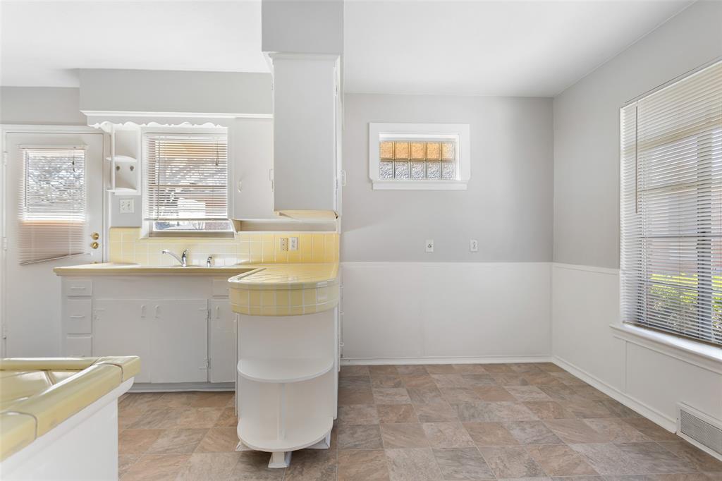 6520 St Moritz Avenue Dallas, TX 75214 - Photo 8 of 31 a bathroom with a tub sink and a window