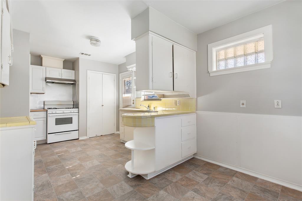 6520 St Moritz Avenue Dallas, TX 75214 - Photo 9 of 31 a view of kitchen and sink