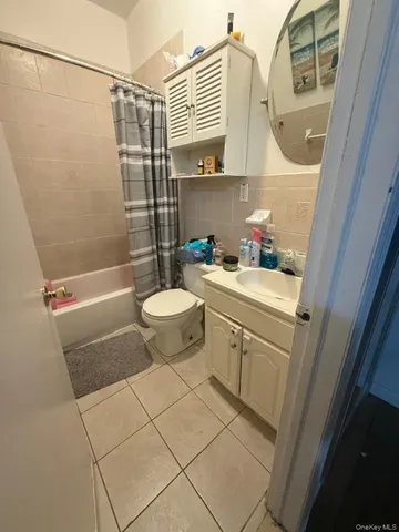 a view of a entryway with storage