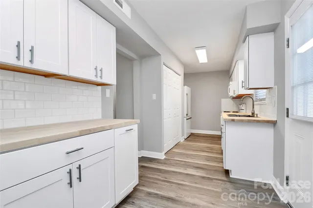 $1,900 | 11013 Park Road, Charlotte, NC 28226