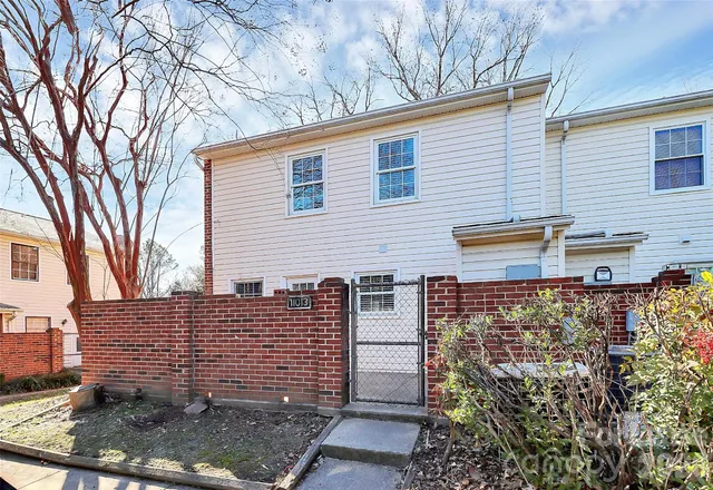 $1,900 | 11013 Park Road, Charlotte, NC 28226