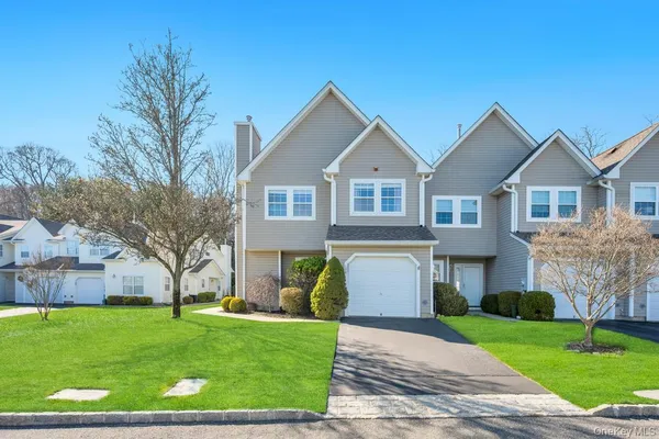 $749,999 | 198 Erik Drive, East Setauket, NY 11733