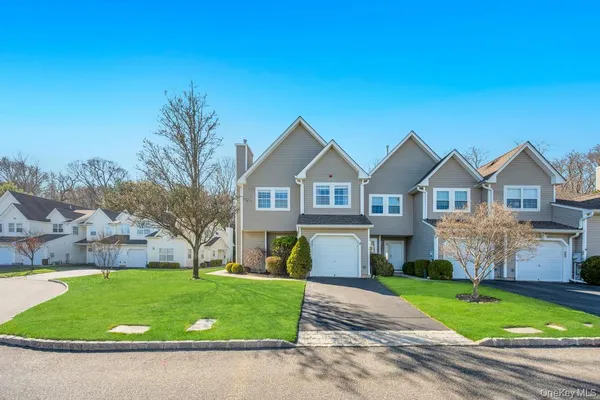 $749,999 | 198 Erik Drive, East Setauket, NY 11733