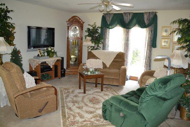 42 Bunker Road Winter Harbor, ME 04693 - Photo 3 of 29 Living room