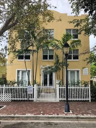 $1,925 | 843 Southwest 13th Avenue, Unit 201, Miami, FL 33135