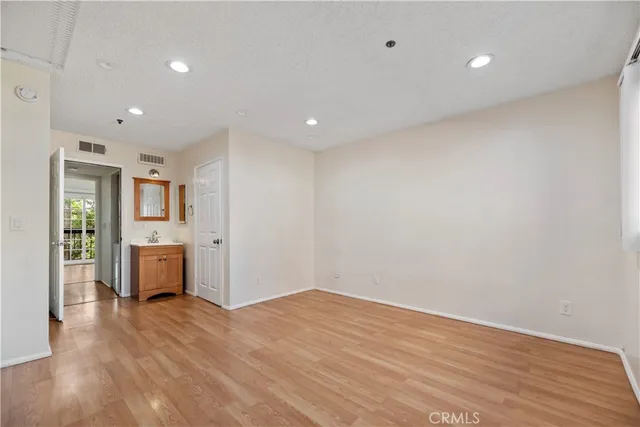 $575,000 | 147 West Acacia Avenue, Unit 104, Glendale, CA 91204