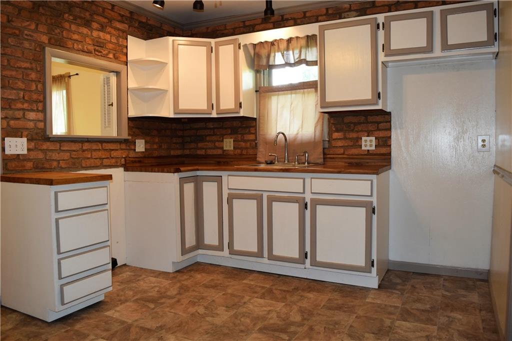 447 Achortown Road Beaver Falls, PA 15010 - Photo 5 of 25 Cute and cozy kitchen