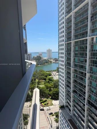 $3,290 | 77 Southeast 5th, Unit 2512, Miami, FL 33131