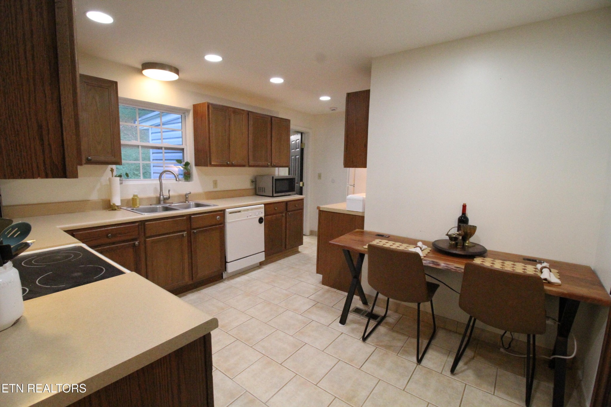 5913 Ridgewood Road Knoxville, TN 37918 - Photo 10 of 22 Gallery Image 10