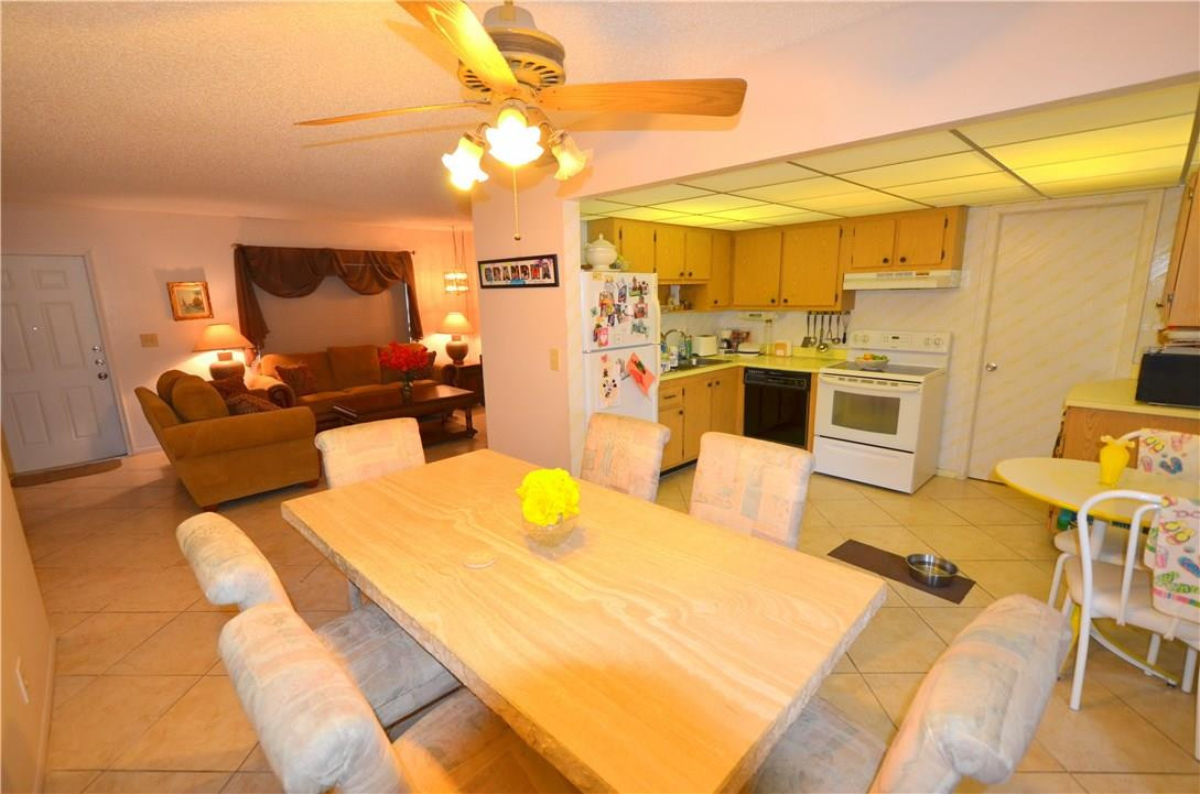 9255 Southampton Place Boca Raton, FL 33434 - Photo 9 of 30 Dining/Kitchen